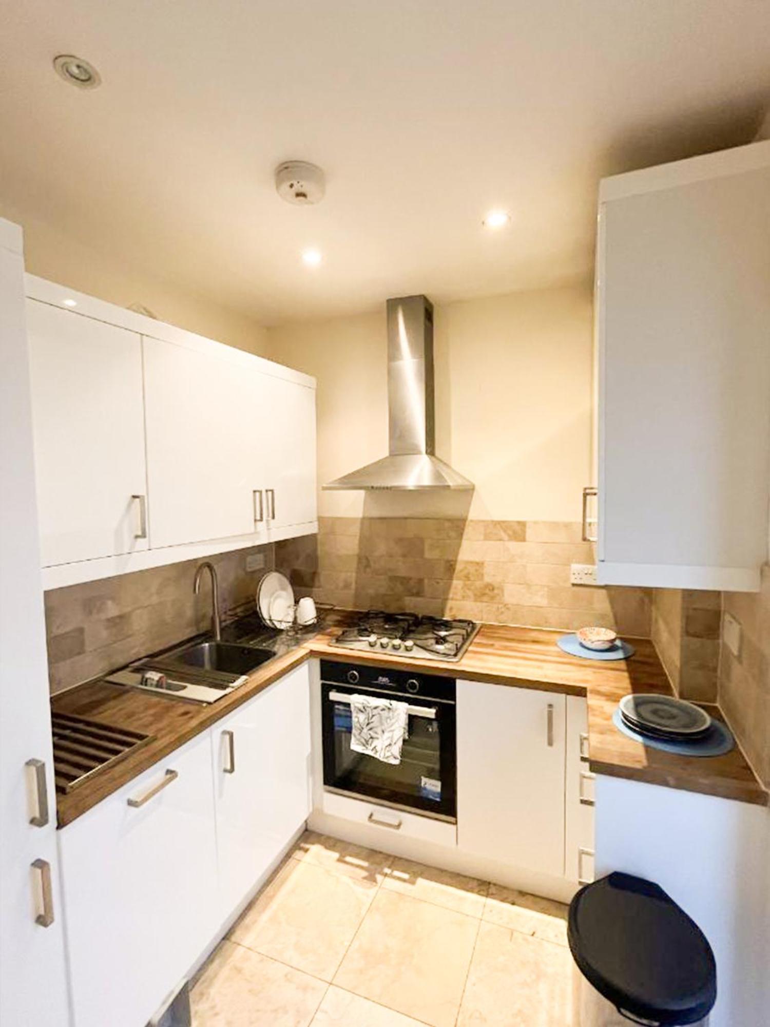 Apartment Moments From Hyde Park London Exterior foto