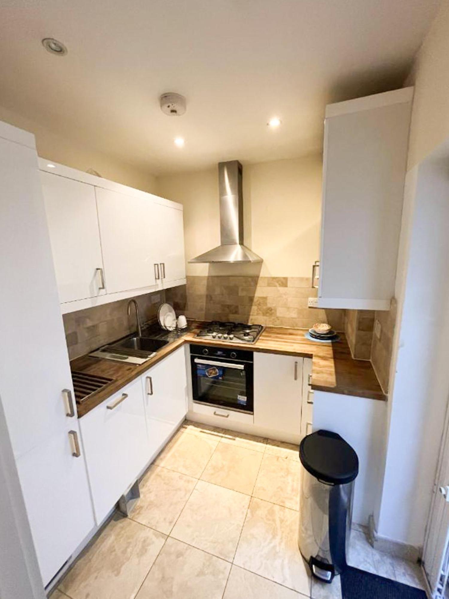 Apartment Moments From Hyde Park London Exterior foto
