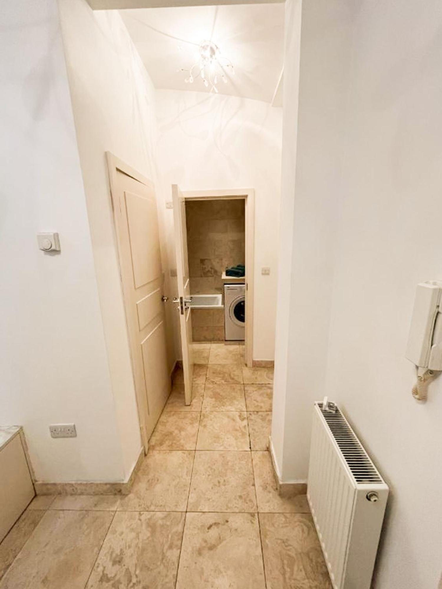 Apartment Moments From Hyde Park London Exterior foto