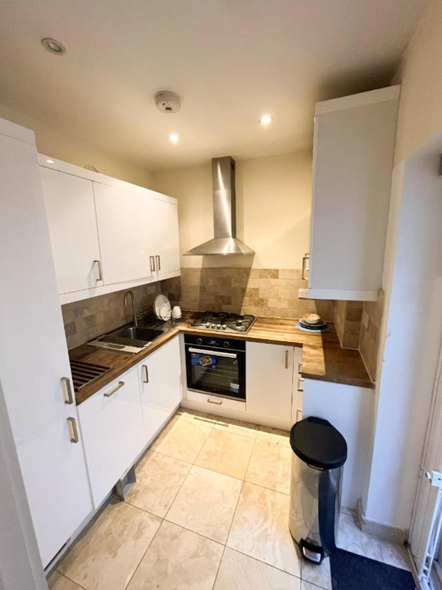 Apartment Moments From Hyde Park London Exterior foto